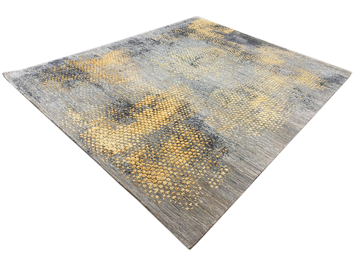Gabbeh-Luri rug, diagonal view: gray field with golden-yellow accents in the pattern