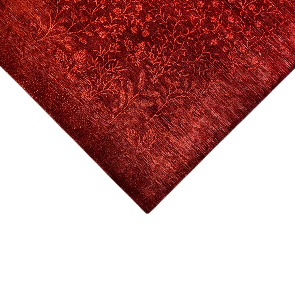 Red carpet corner in close-up with a branch and leaf pattern, clearly defined