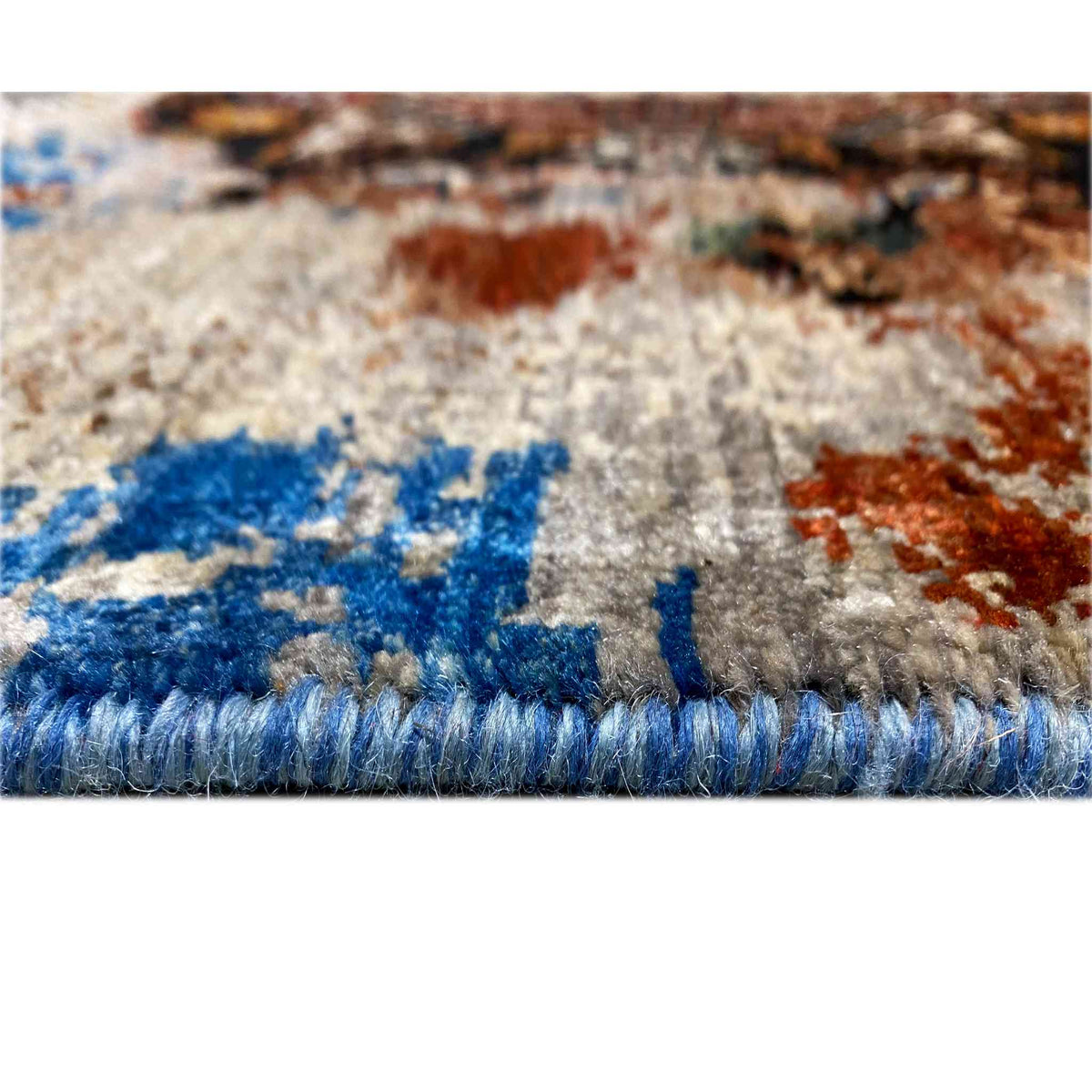 Hand-knotted Mamluk rug: Detail of the fringes and colorful pile texture