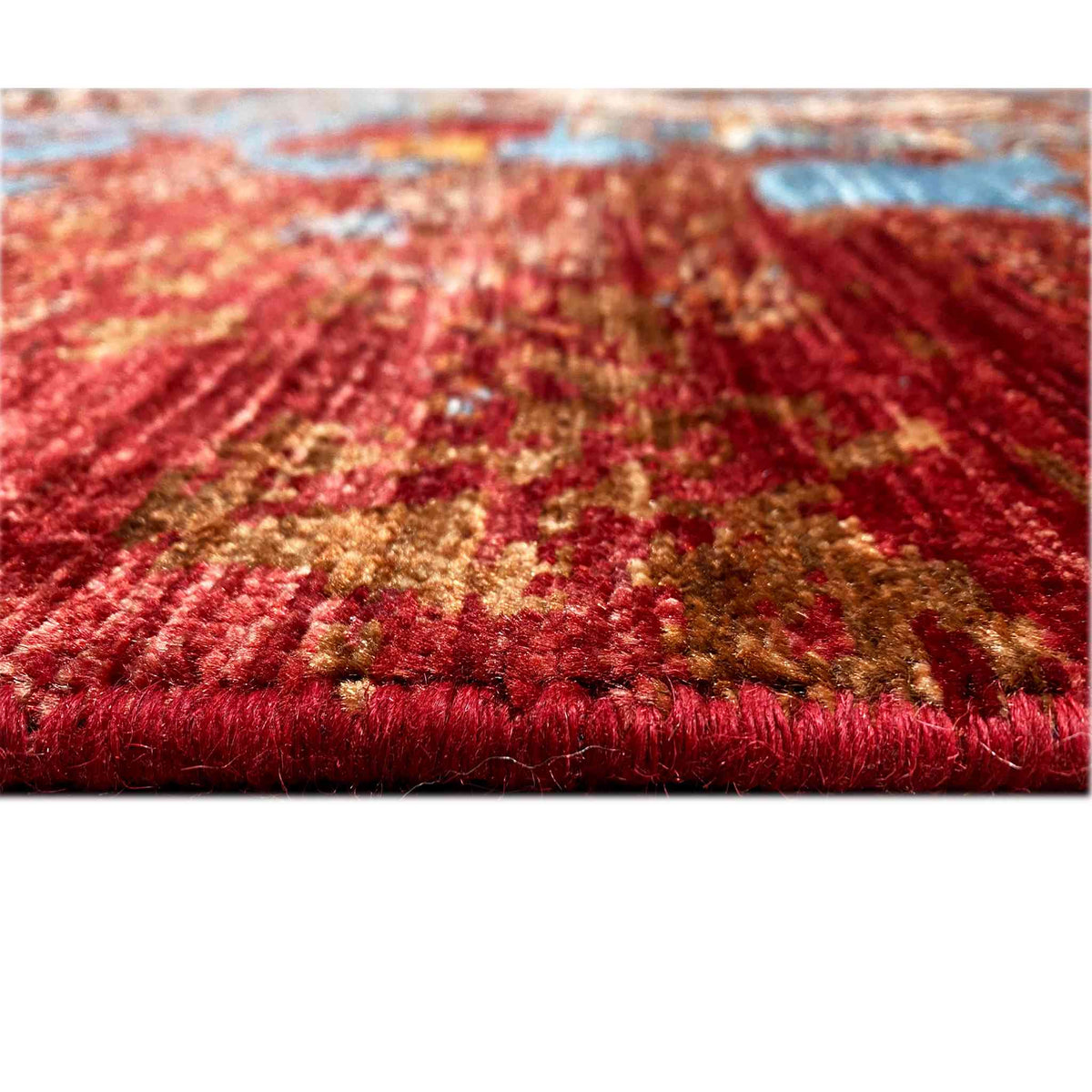 Close-up of the carpet pile with a reddish-brown sheen and striped pattern