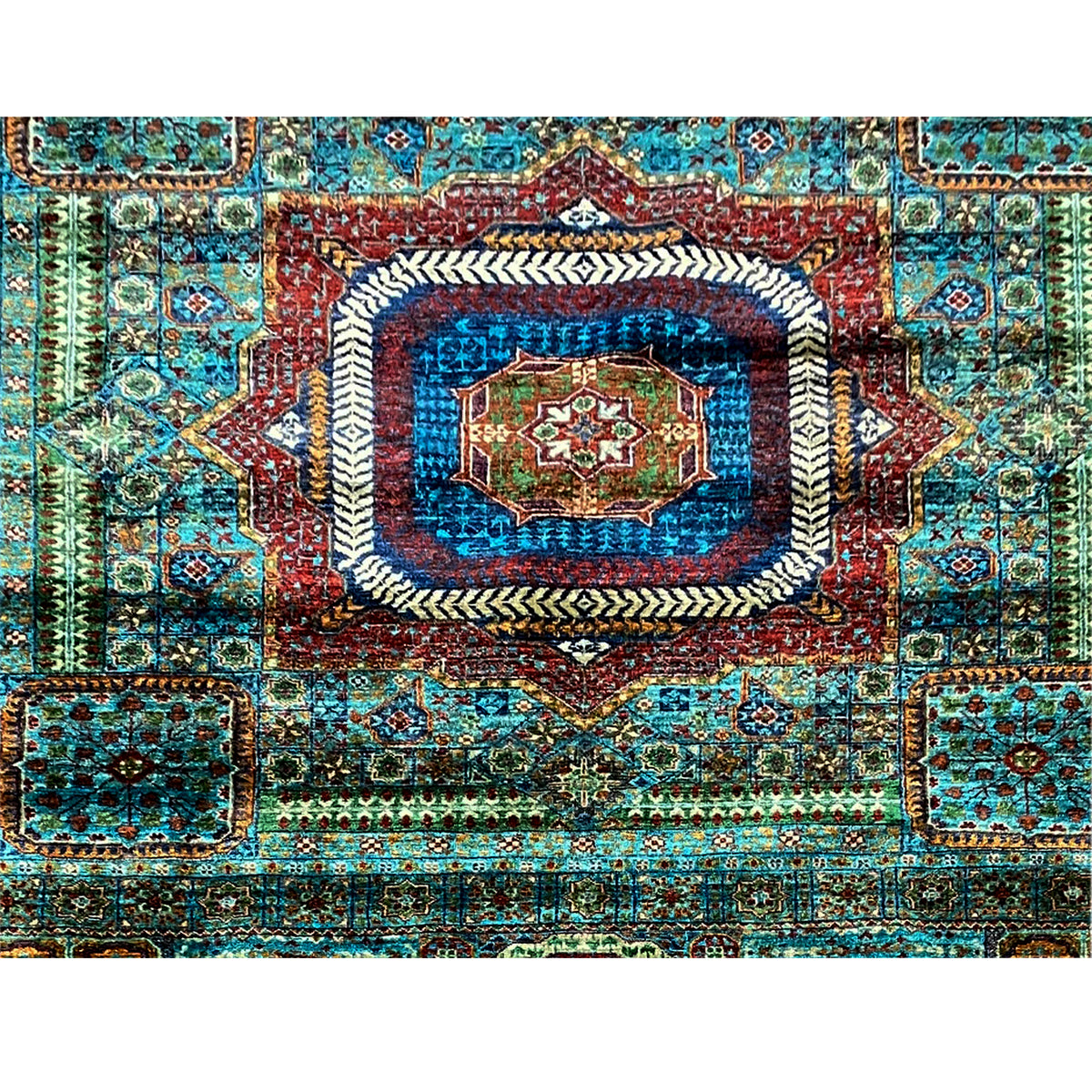 Mamluk rug, hand-knotted, close-up with central medallion and ornamental border