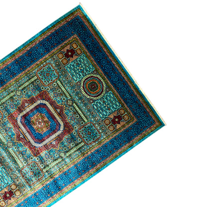 Mamluk rug, hand-knotted, diagonal view with a central frame and corner ornaments