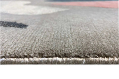 Close-up: rug edge with short pile and a subtle fringed finish