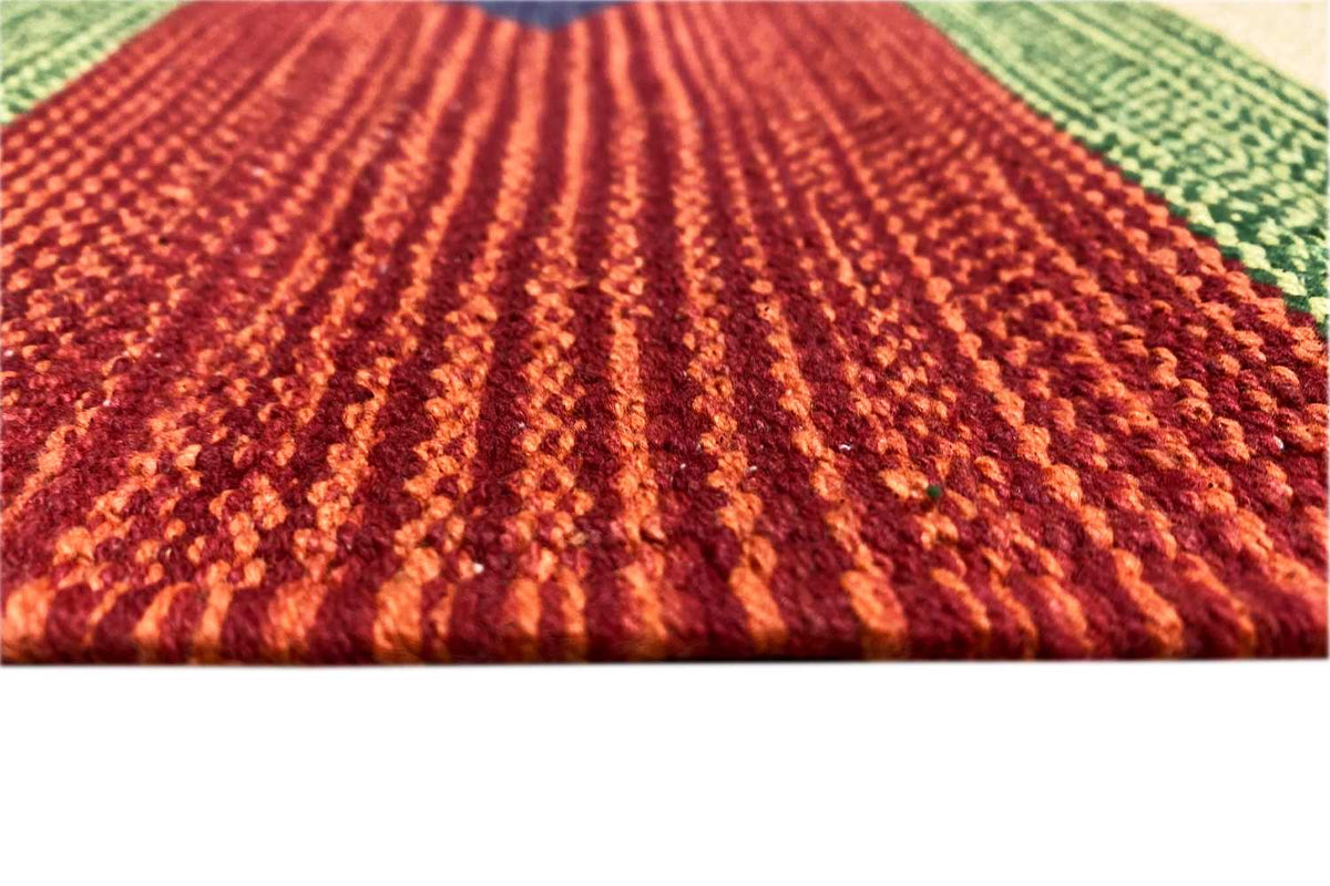 Kilim rug Samak, close-up of the woven texture: red-orange and green shading