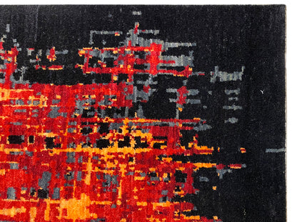 Moderner Teppich Detailansicht: schwarzer Hintergrund mit roten und orangefarbenen Pixeln