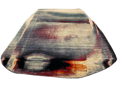 Moderner Teppich in Schalenform mit abstrakten Streifen in Grau, Beige und Rot, 297×242 cm