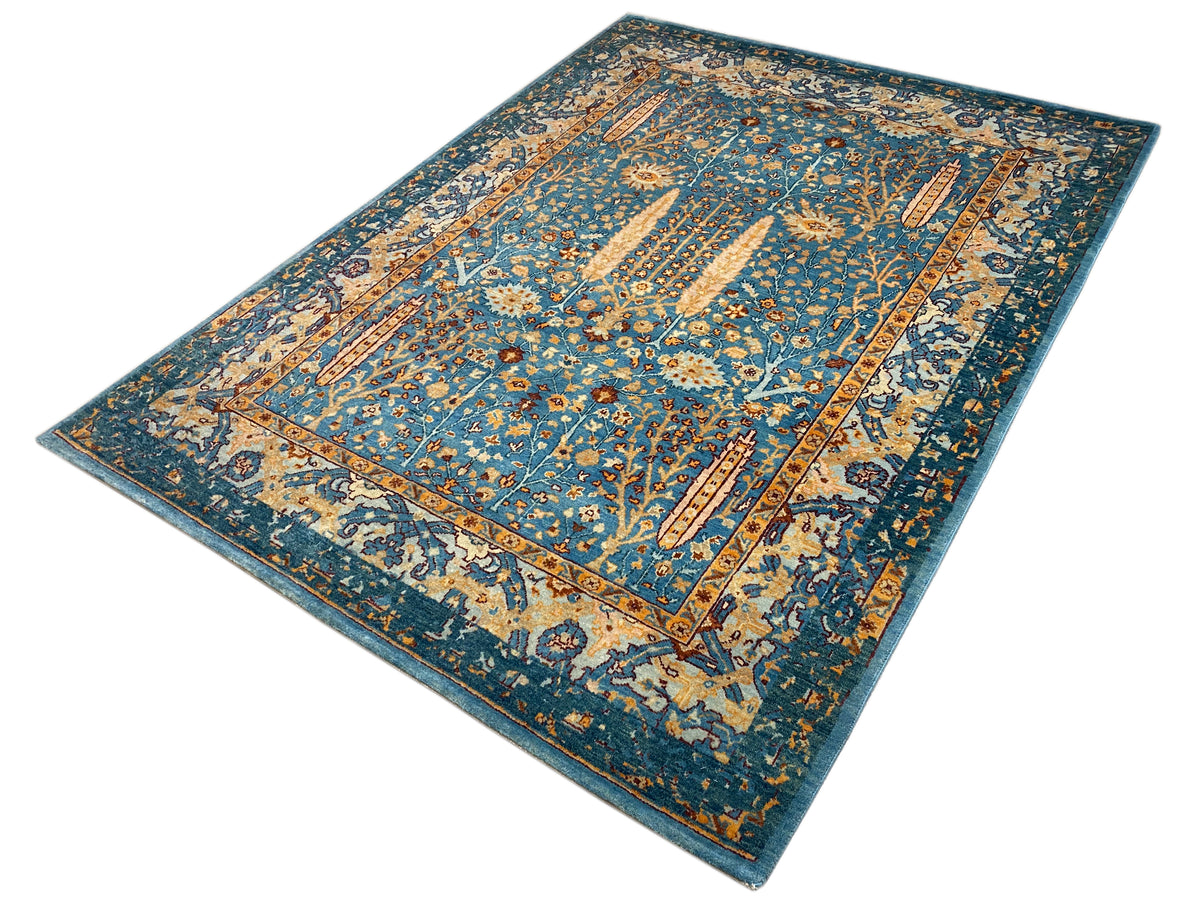 Teppich flach liegend, blaues Patchwork-Ornament mit bordürenartigen Linien und Fransenoptik