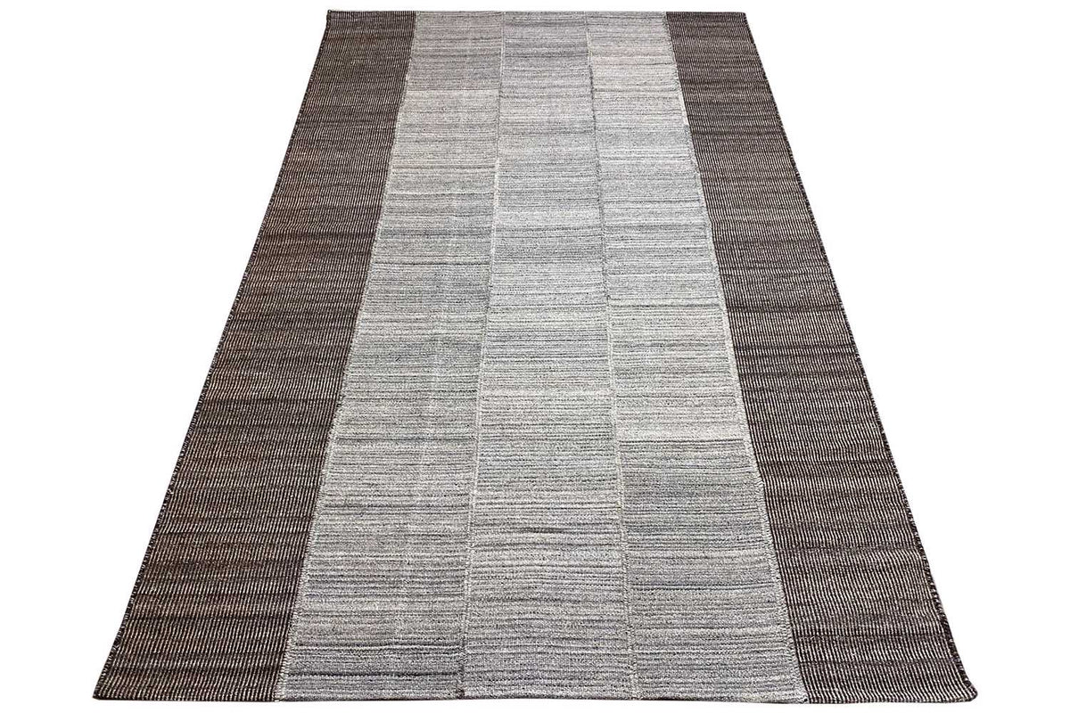 Carpet in diagonal view: light gray central area, dark edge strips, rectangular