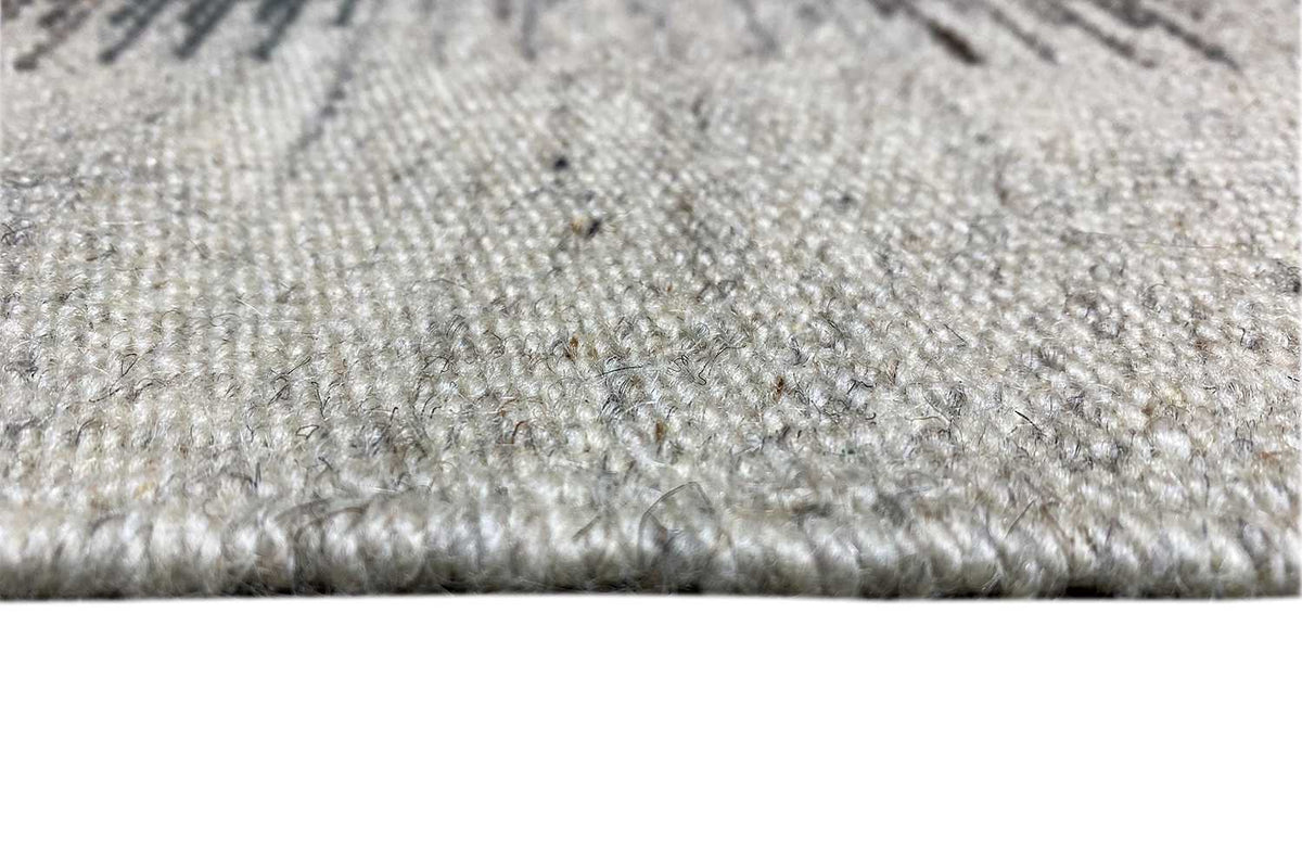 Modern kilim dhurrie 241x154 cm: Detail of the woven surface, short pile at the edge