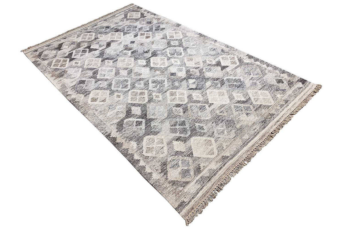 Kilim rug with a diagonal geometric pattern and fringes along the edges, light gray