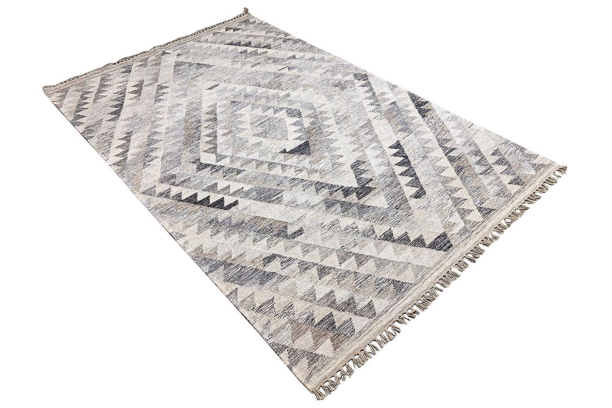 Kelim dhurrie rug diagonal view, geometric patterns, fringes along the edge