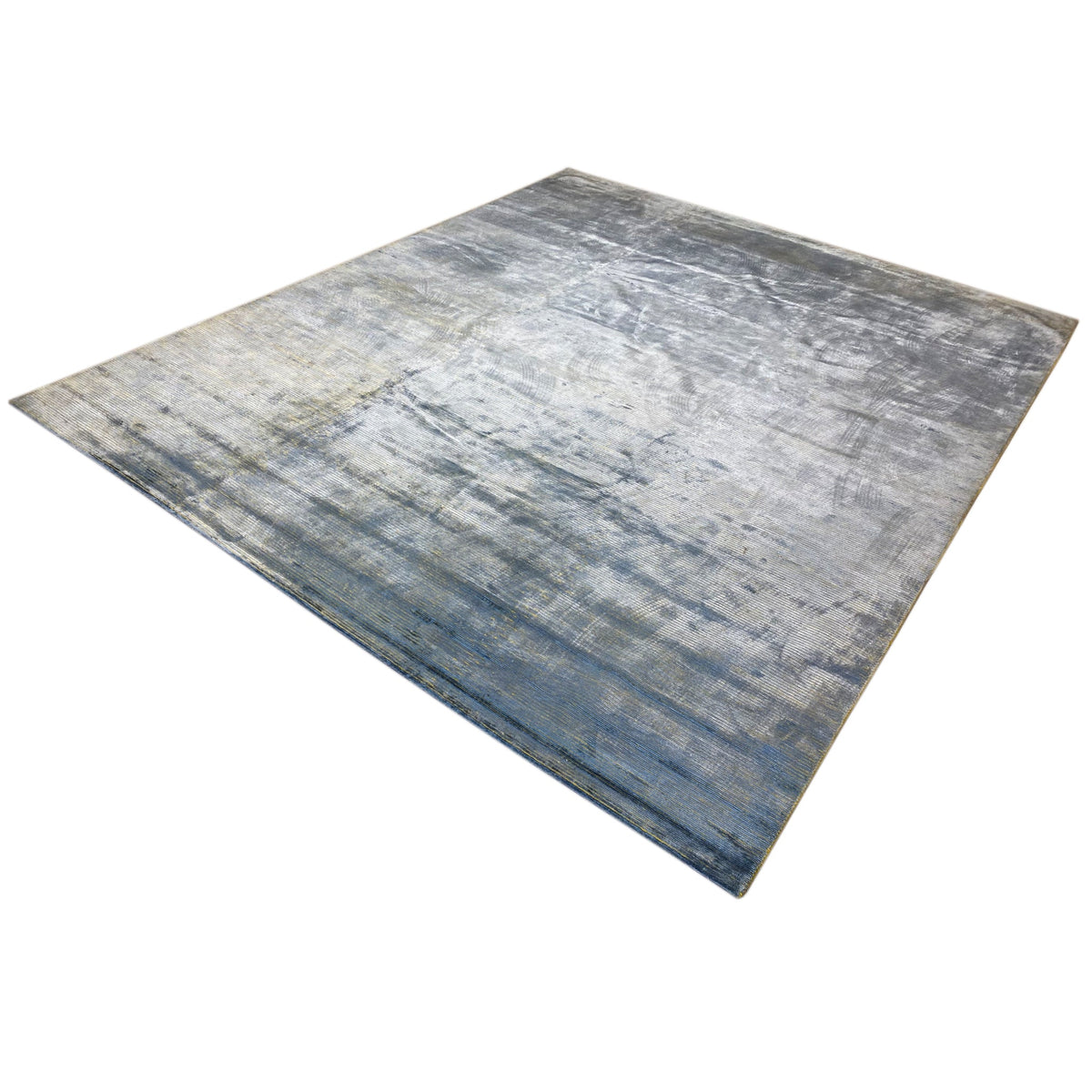 Angled rug with blue-gray mélange and an irregular vintage pattern