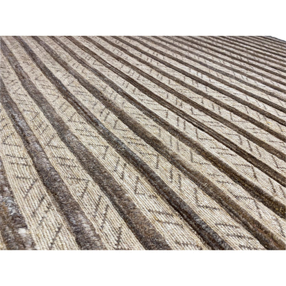 Close-up: woven strips in beige and brown, textured surface of the rug