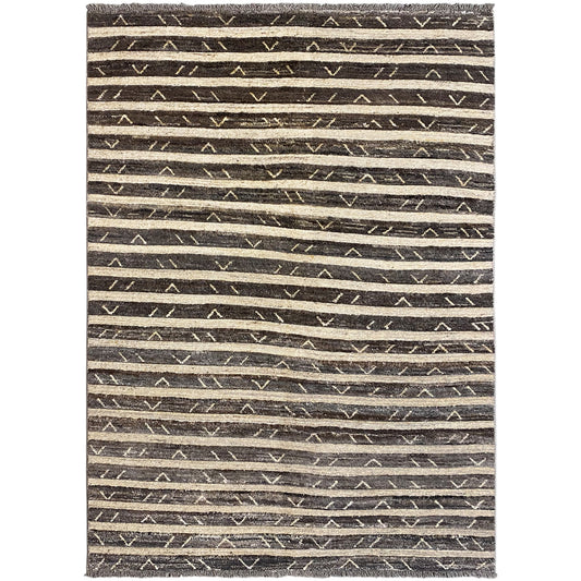 Rectangular rug with a brown-black striped pattern and triangles, with fringes