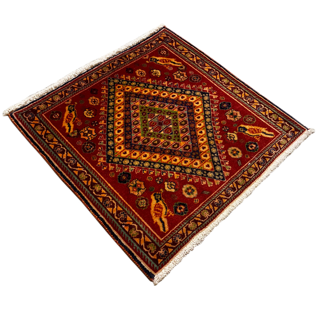 Poshti rug 65x65 cm in diagonal view: red ornamental pattern with fringes