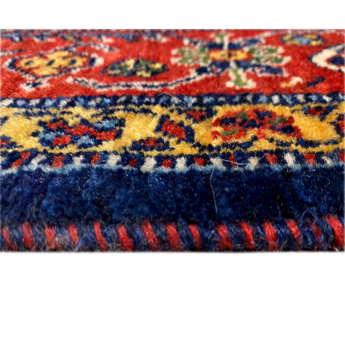 Close-up of the web structure: dark blue runner with a colorful border