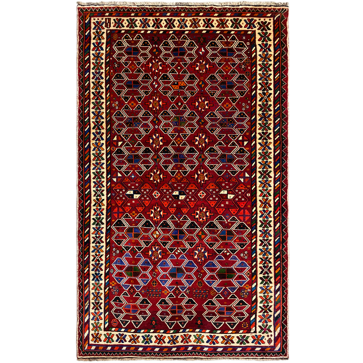 Orientteppich mit rotem Grund und geometrischem Muster in Blau, Beige und Dunkelgrün