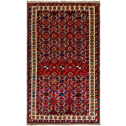 Orientteppich mit rotem Grund und geometrischem Muster in Blau, Beige und Dunkelgrün