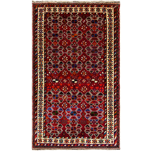 Orientteppich mit rotem Grund und geometrischem Muster in Blau, Beige und Dunkelgrün
