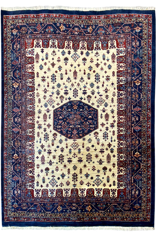 Classic rug 185x140 cm, central blue medallion in a cream-colored border