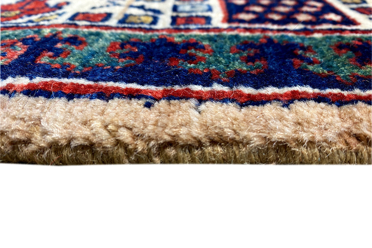 Rug edge with soft fringe and multicolored border