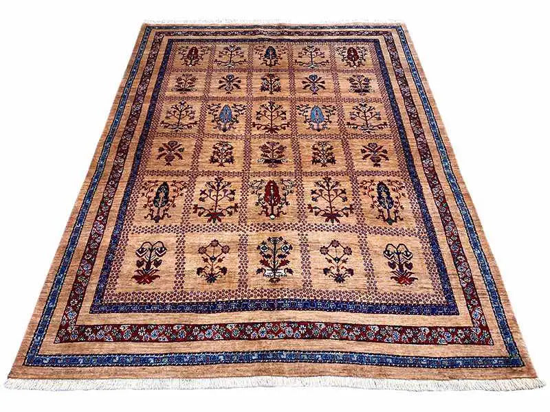 Rug with a geometric patchwork pattern in beige with blue borders