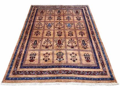 Rug with a geometric patchwork pattern in beige with blue borders