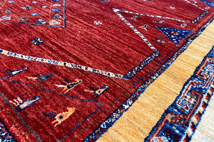 Detail of the carpet: red relief fabric with a blue border and cream-colored accents