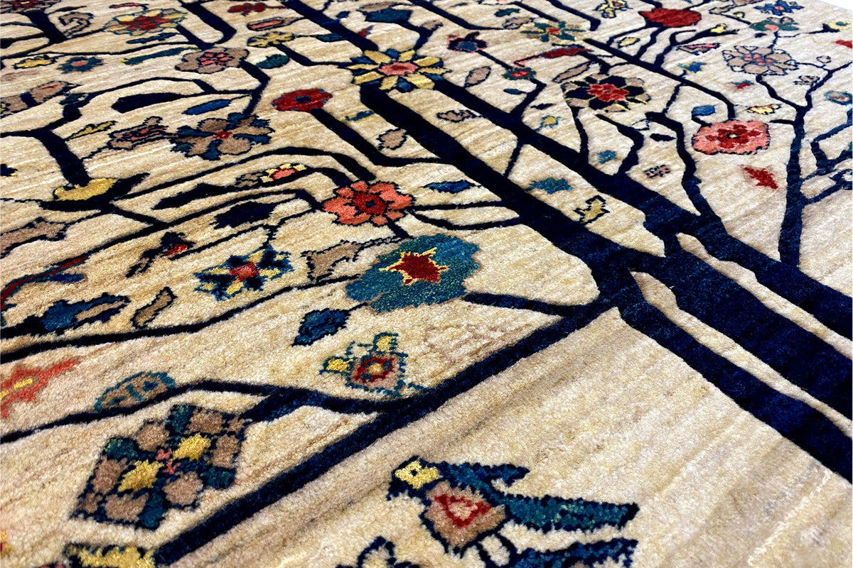 Detailed view: beige rug with a black line pattern and colorful flowers