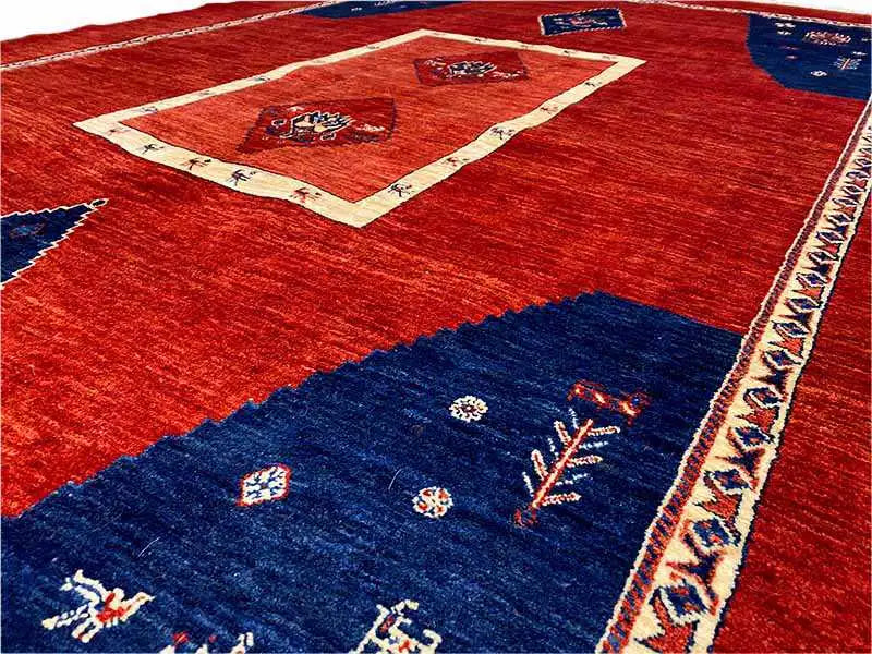 Rug surface with a central cream-colored diamond border and blue border pattern