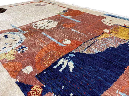 Oriental rug 150x100 cm, close-up with a blue field featuring figures and a rust-brown pattern
