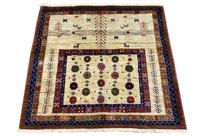 Carpet in three-quarter view, beige all-over pattern with a blue-and-red border trim
