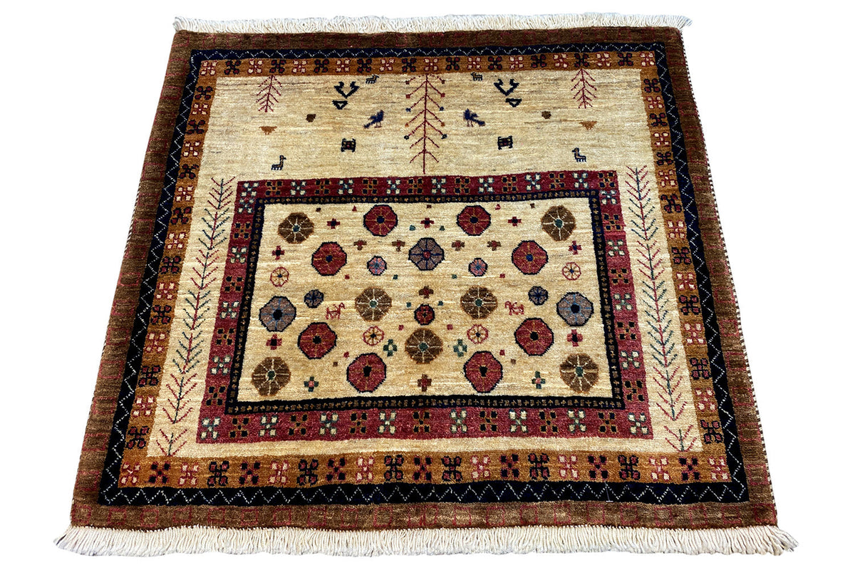 Qashqai exclusive carpet 90x79 cm: overall view, beige base tone, borders, fringes