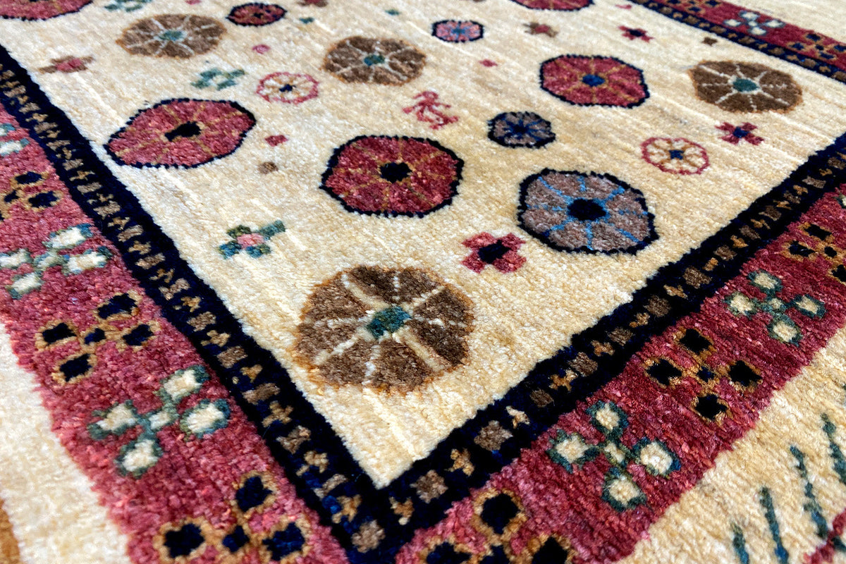 Qashqai Exclusive rug 90x79 cm: close-up of the central area with round motifs