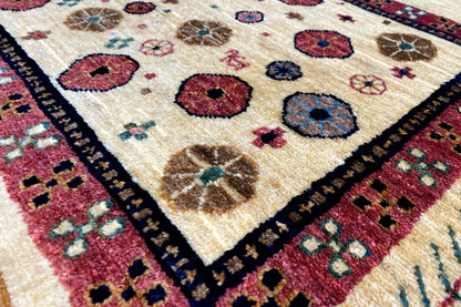 Qashqai Exclusive rug 90x79 cm: close-up of the central area with round motifs