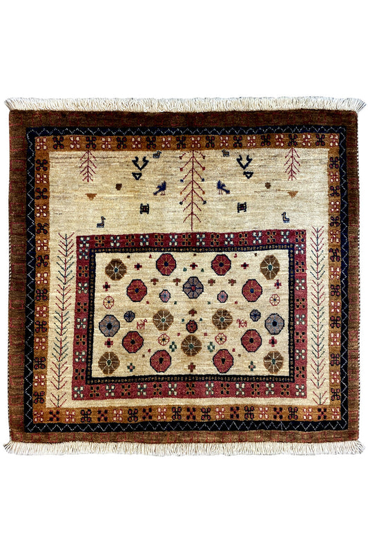 Qashqai Exclusive Carpet 90x79 cm: Overall view with central medallion and border