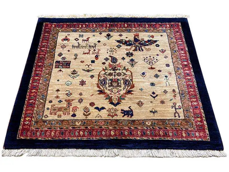 Rug with a beige center, red border and dark edging, light-colored fringes.