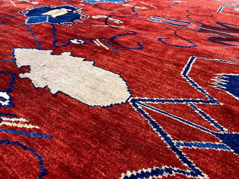 Detailed view: red carpet with a blue line and diamond pattern