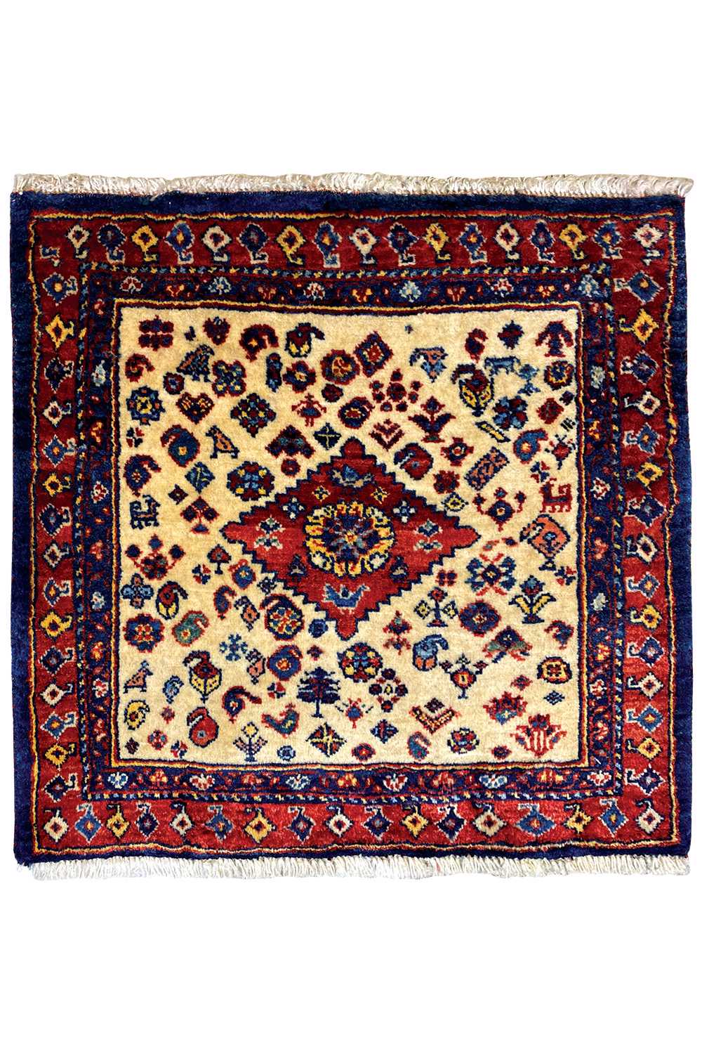 Qashqai Exclusive square rug with beige medallion and red/blue borders