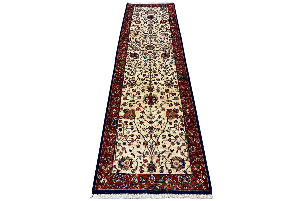 Qashqai exclusive rug, narrow top-down view, cream with a red border and blue pattern
