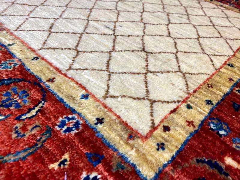 Qashqai exclusive rug, detailed view: beige inner field with diamond stitching and patterned border