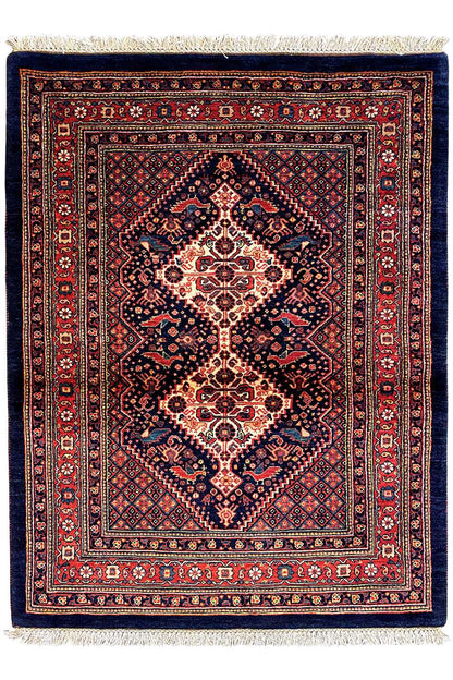 Qashqai exclusive rug (139x103 cm), front view with medallion and fringe