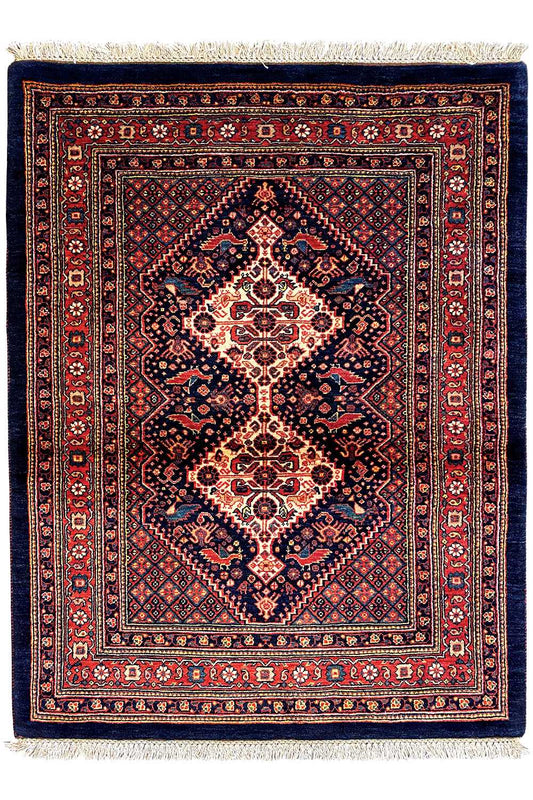 Qashqai exclusive rug (139x103 cm), front view with medallion and fringe