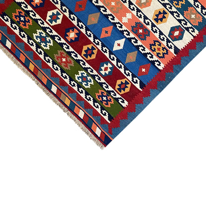Qashqai-style kilim, 200x145 cm, detail of the lower edge with fringes