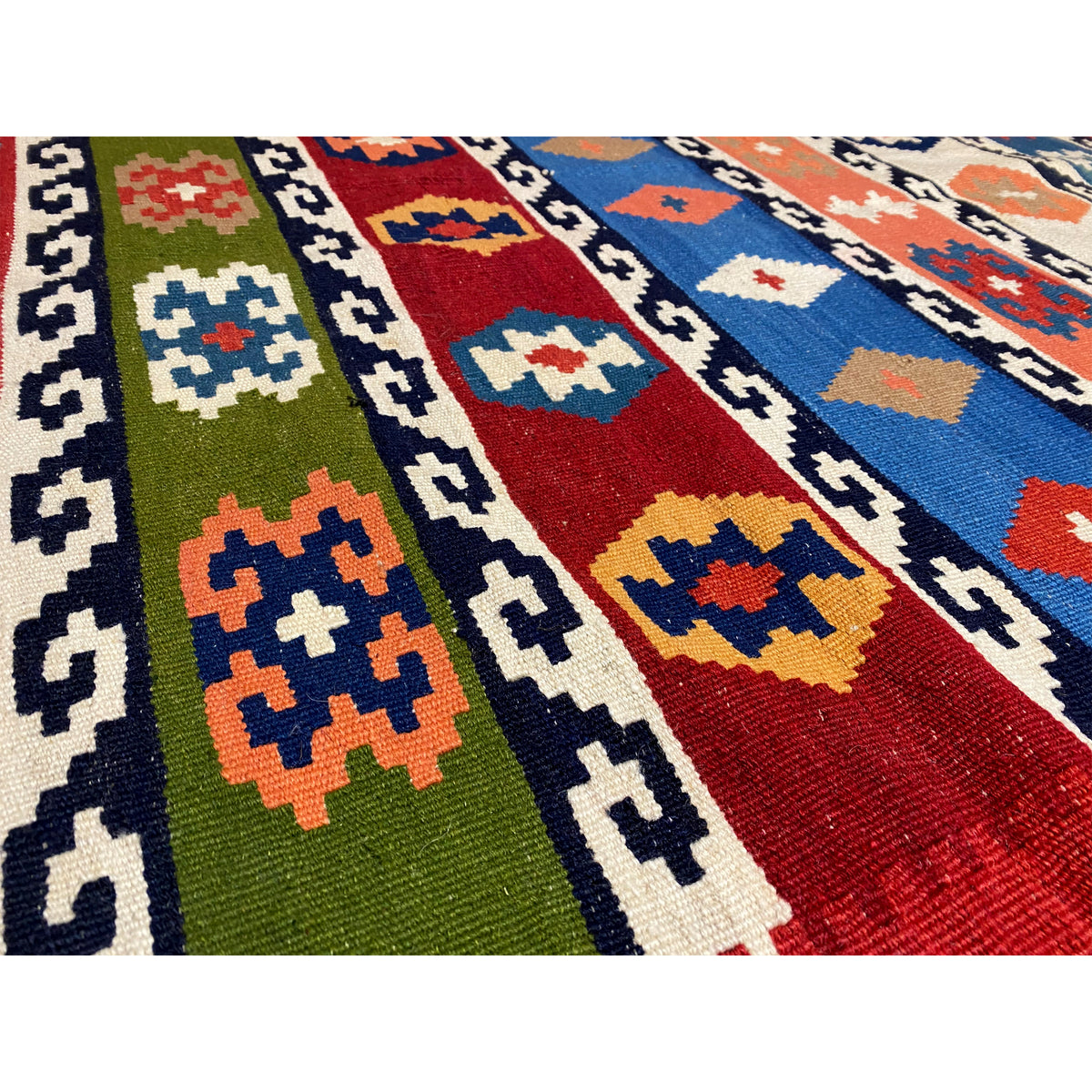 Qashqai-style kilim, 200x145 cm, close-up of the geometric ornaments