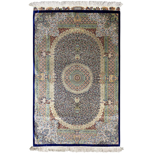 Rug 156x102 cm with medallion pattern, blue border and fringes