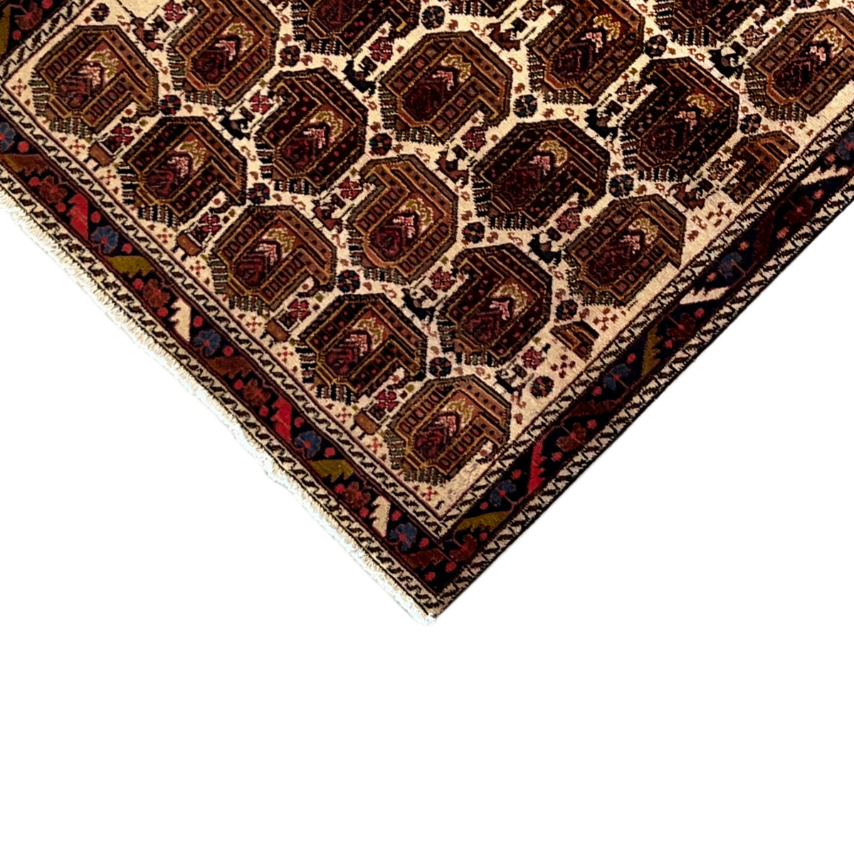 Shahre Babak carpet (154x105 cm), diagonal view with medallion pattern and border