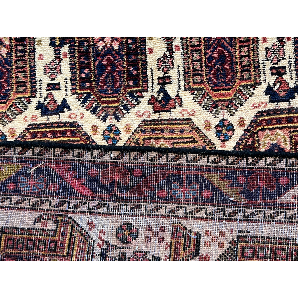 Shahr-e Babak carpet (154x105 cm), close-up: border with delicate blue and red ornaments