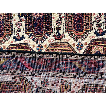Shahr-e Babak carpet (154x105 cm), close-up: border with delicate blue and red ornaments