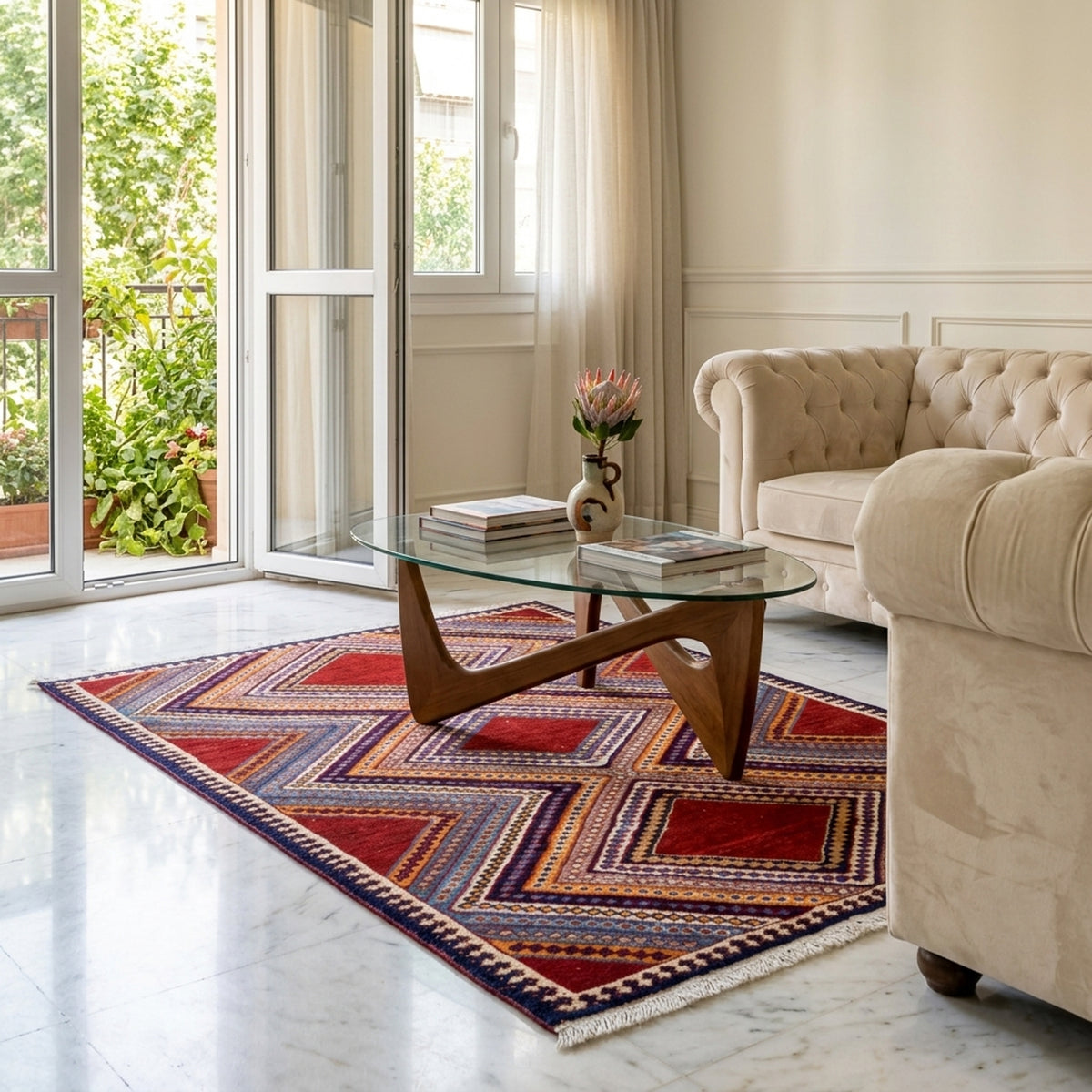 Shiraz-Teppich im Gesamteindruck: geometrisches Zickzack- und Diamantmuster, rot-blau